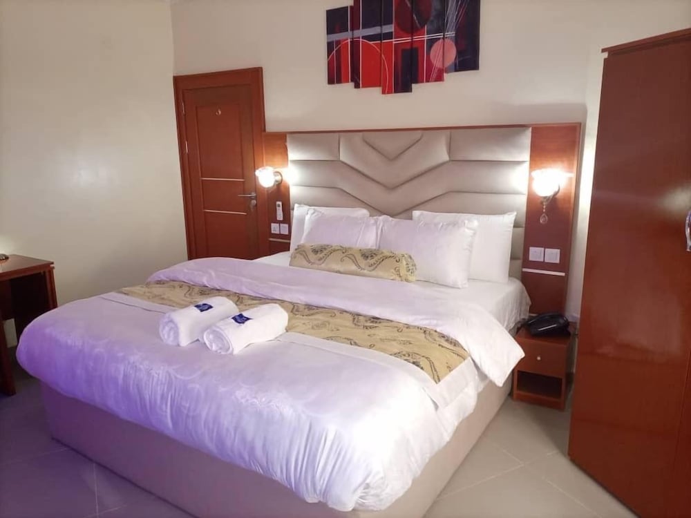 Business Suite photo 3