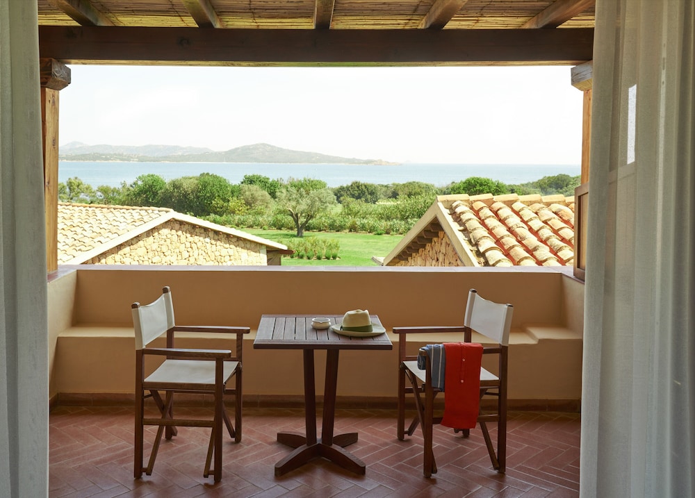 Deluxe Double Room, Partial Sea View - Photo 3