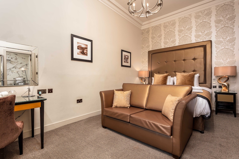 Executive Room, 1 King Bed with Sofa bed photo 3