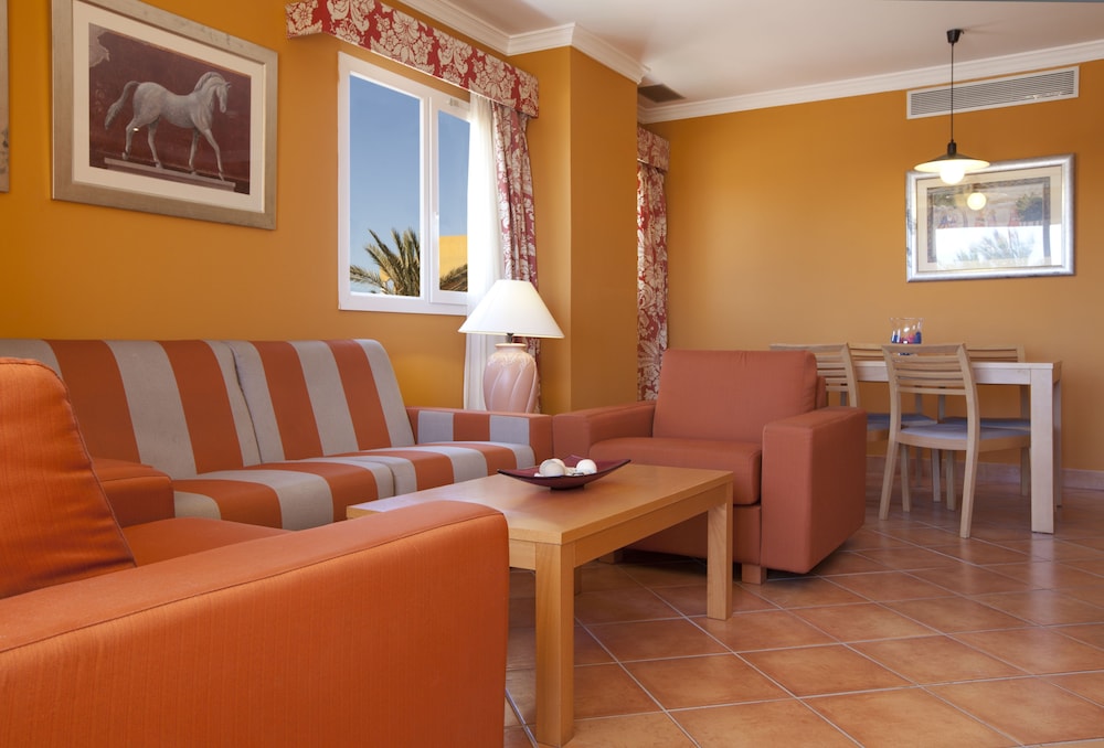 Suite, 1 Bedroom - Photo 10