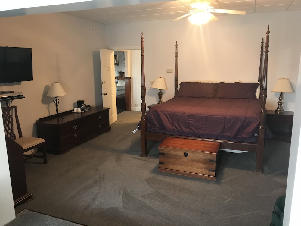 Luxury Suite King Bed photo 2