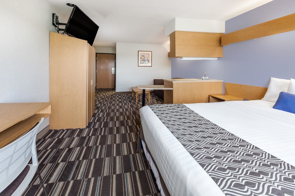 Suite, 1 Queen Bed, Refrigerator photo 1