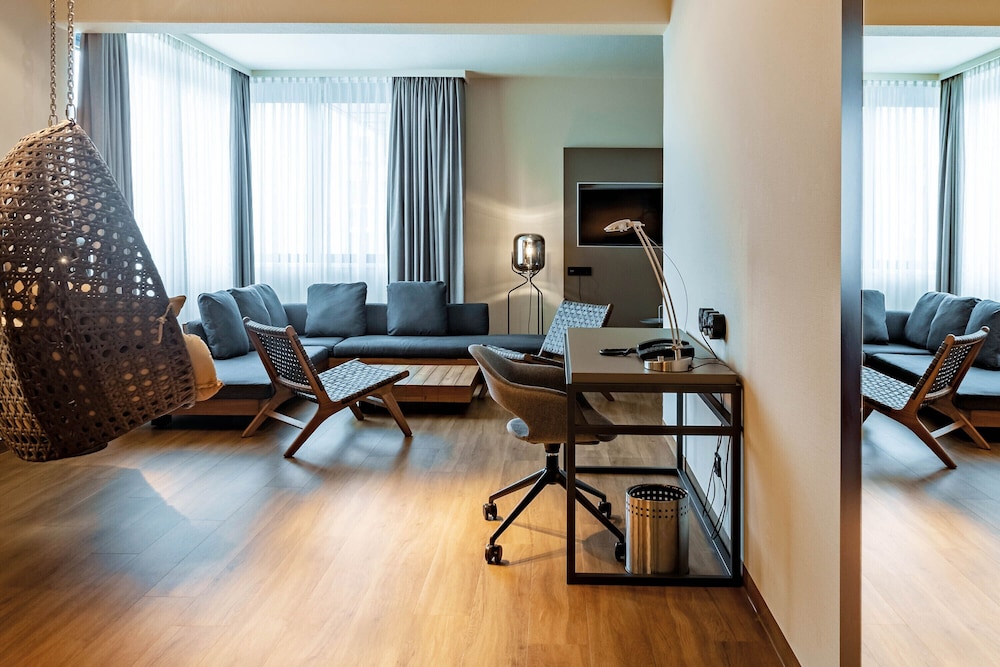 Suite - Photo 4