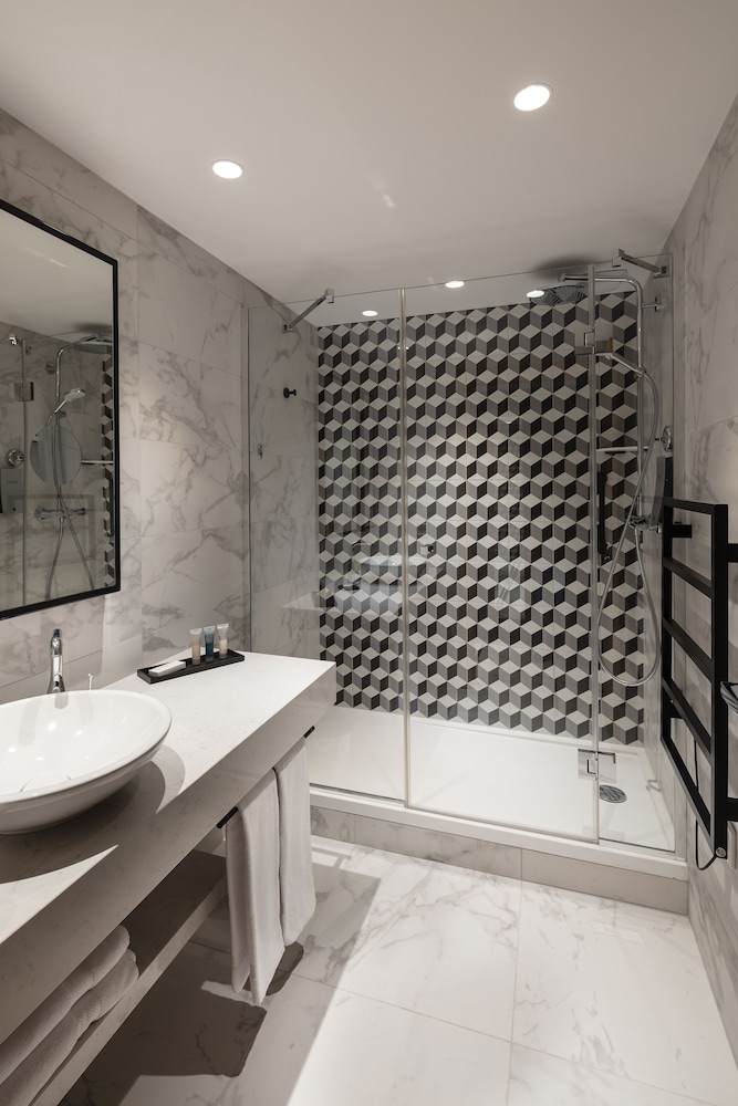Superior Triple Room, Balcony - Photo 4
