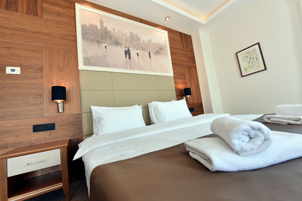 Standard Double Room - Photo 8