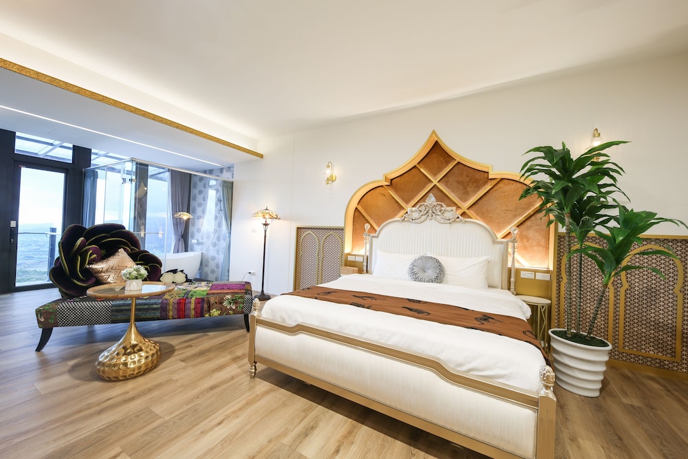 Luxury Double Room, Partial Ocean View photo 2