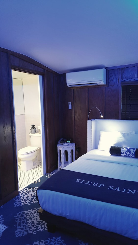 Studio, 1 King Bed photo 2