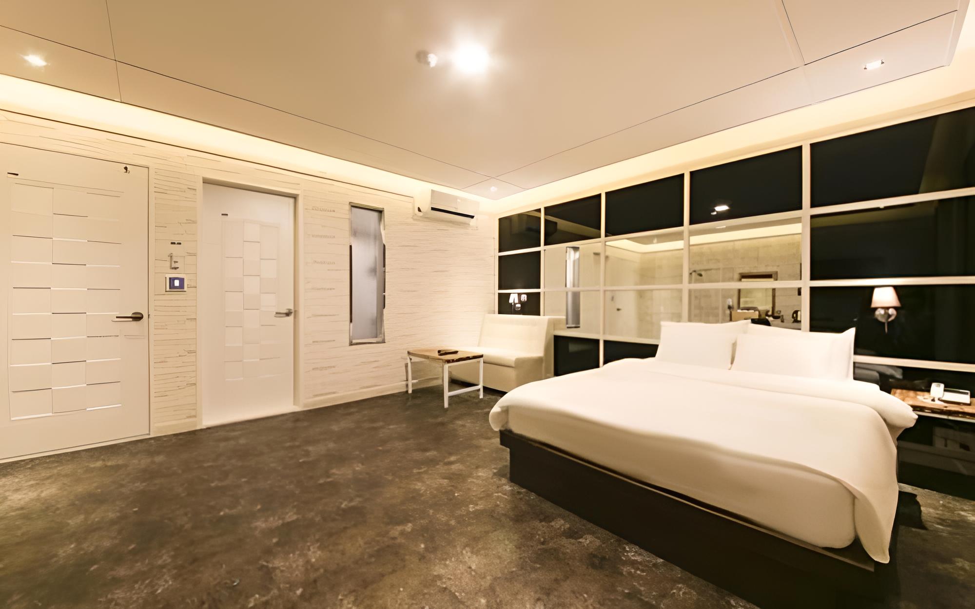 Room (Deluxe) - Photo 5