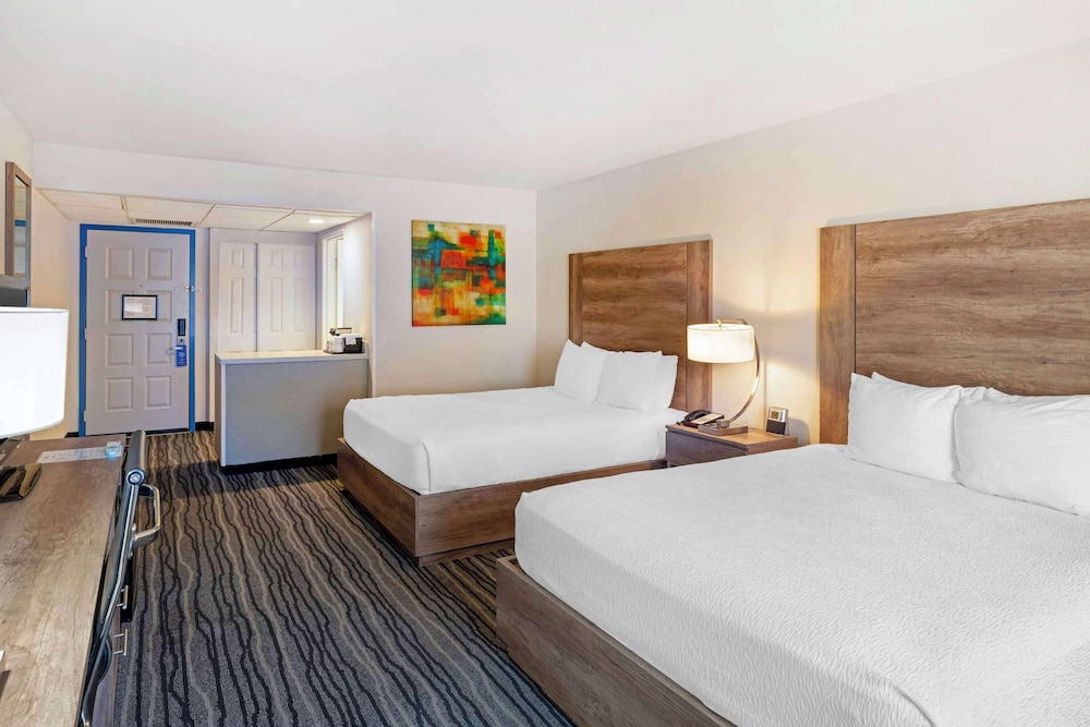 Standard Room, 2 Queen Beds, Accessible, Bathtub - Photo 2