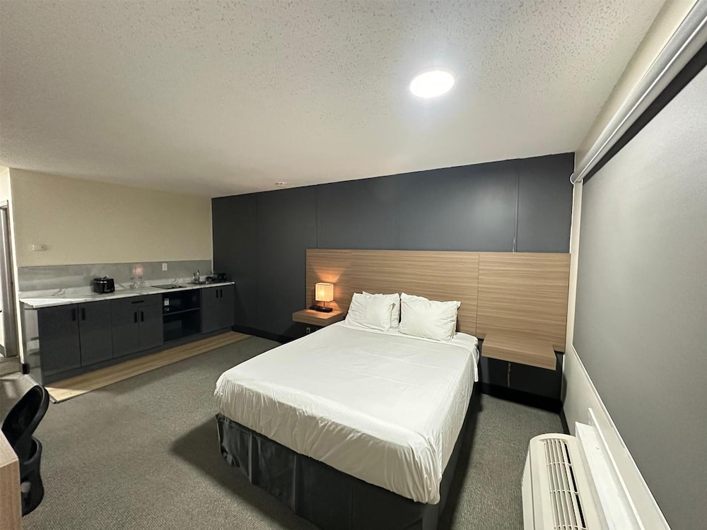 Suite, Multiple Beds, Non Smoking (Dining Table, Full Kitchen)