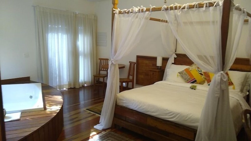 Honeymoon Room, Jetted Tub, Garden View photo 3