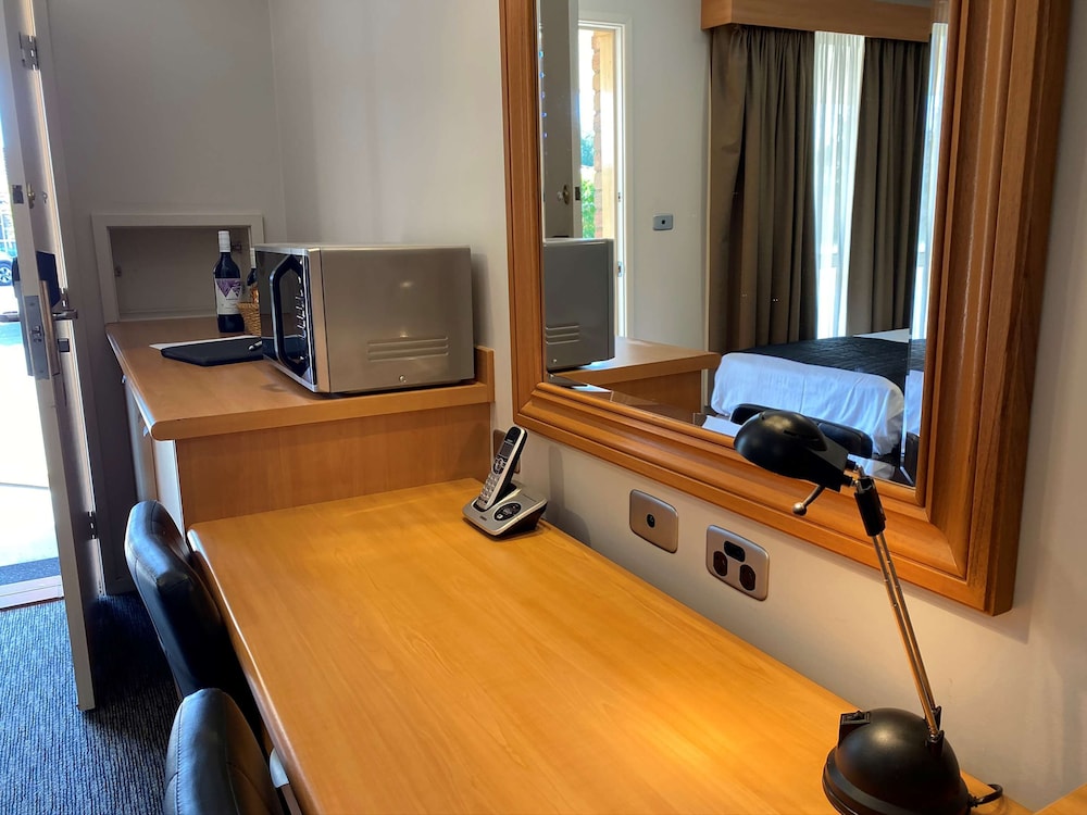 Superior Room, Multiple Beds, Non Smoking, Microwave - Photo 7
