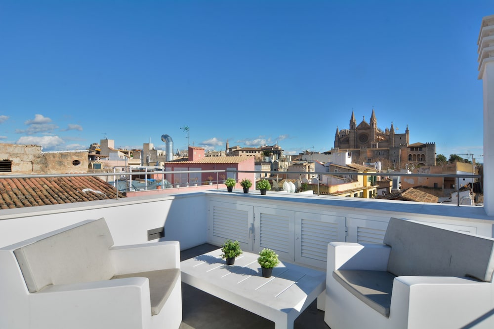 Penthouse, 2 Bedrooms, City View