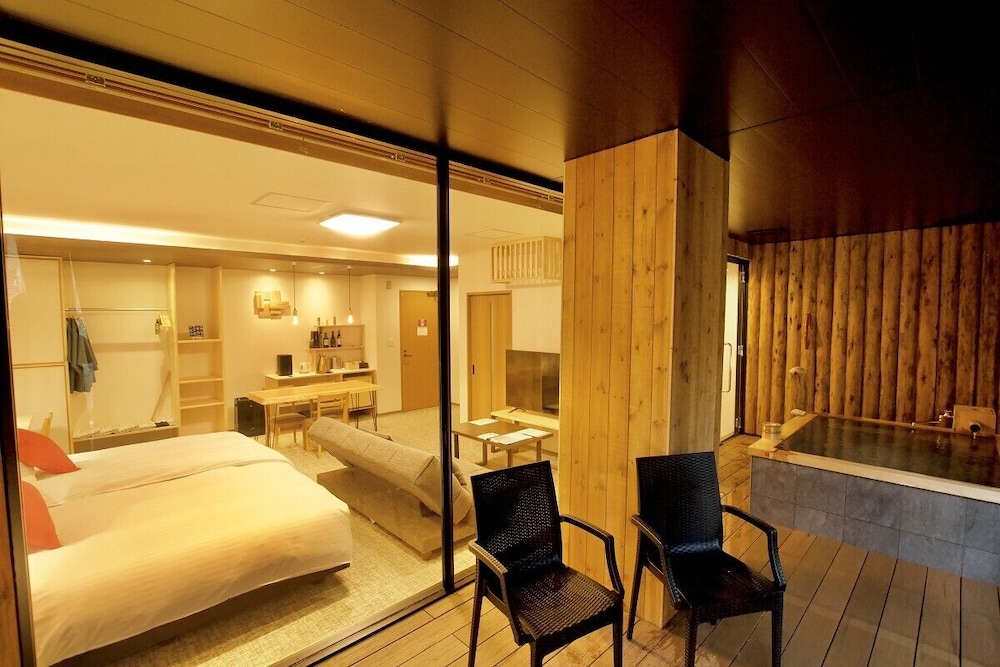 Room 12 Suite with Hot Spring Bath photo 2