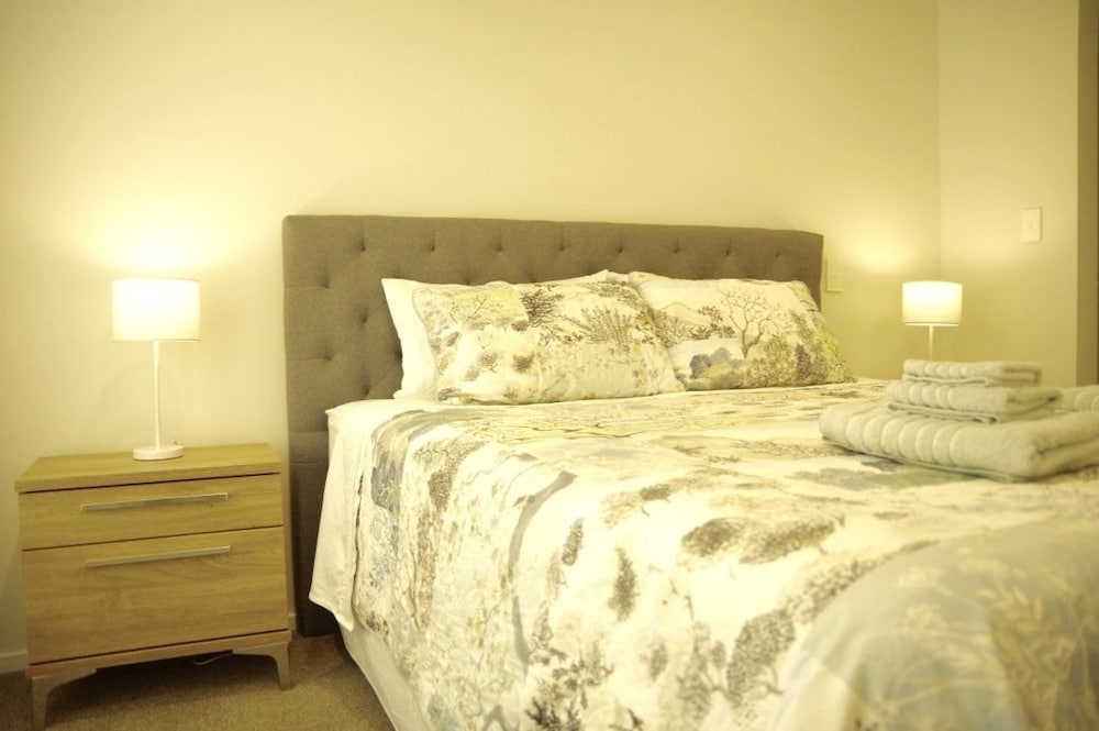 City Townhome, Multiple Beds photo 2