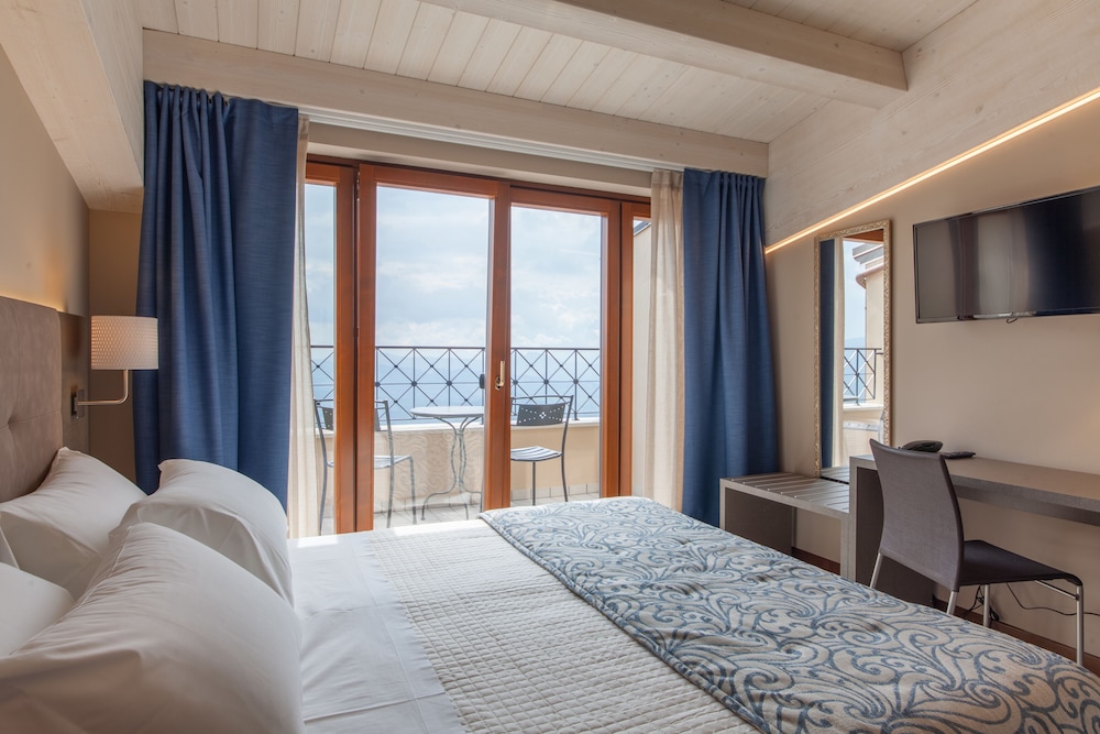 Superior Double or Twin Room, Balcony photo 1