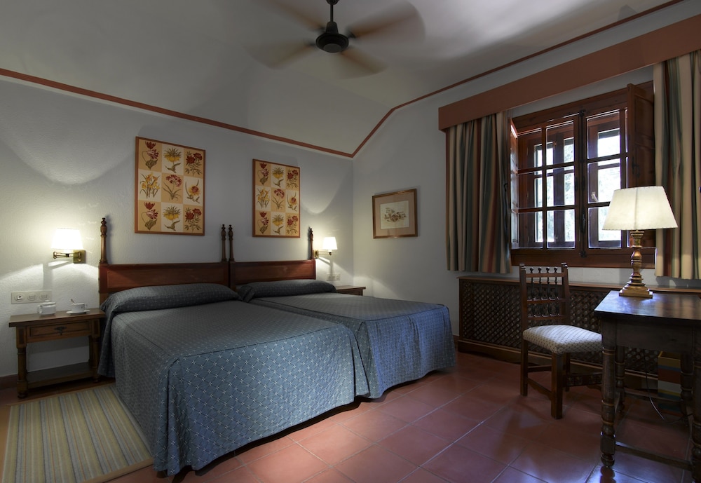 Standard Twin Room - Photo 3