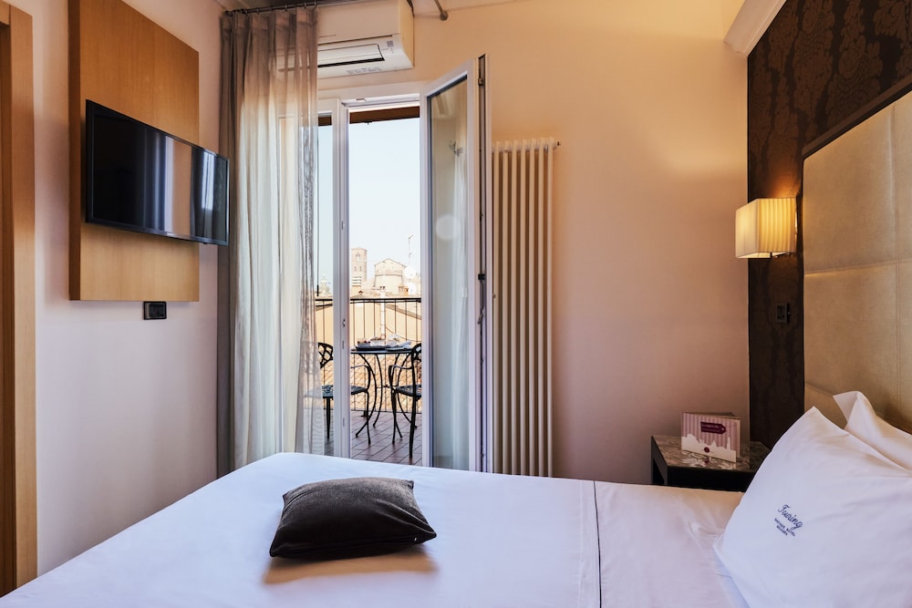 French Bed con vista