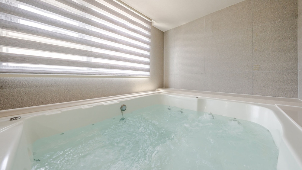 Basic Room, 1 Bedroom (Room B203 (Couple/Family Room)) - Photo 7