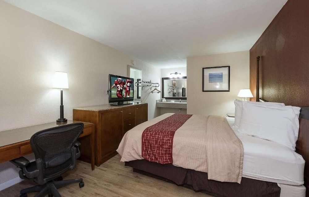 Standard Room, 1 King Bed, Non Smoking photo 1