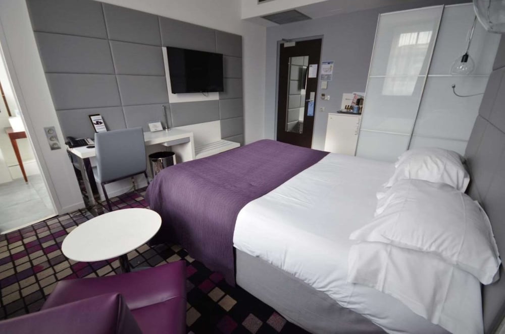 Standard Room, 1 Queen Bed, Non Smoking - Photo 1