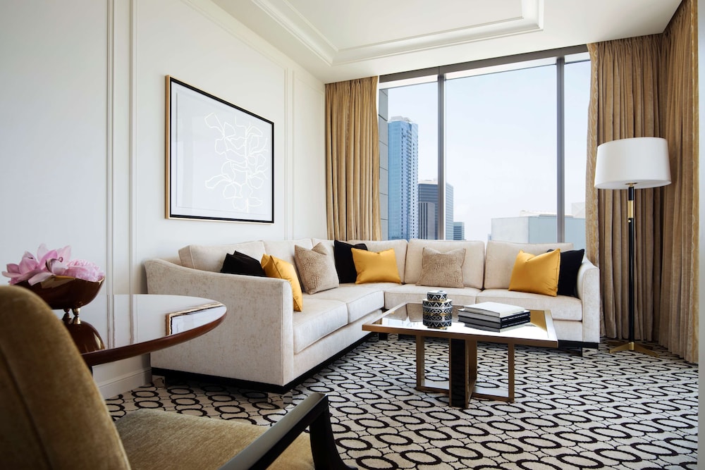 Suite, 1 King Bed, Accessible (Hearing, Hollywood) thumbnail 5
