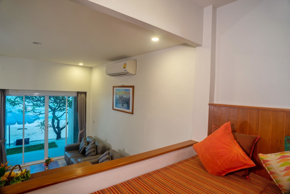 Beachfront Suite - Photo 5