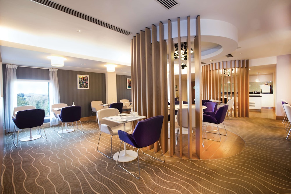 Executive Room, 1 Queen Bed, Club Lounge Access - Photo 9