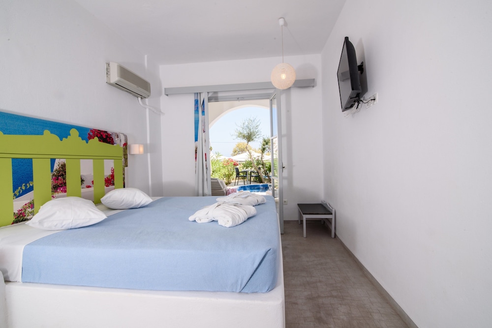 Superior Room with outdoor Jetted Tub - Photo 1