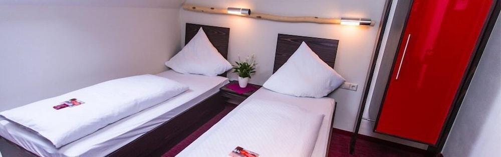 Classic Double Room Single Use, 1 Double Bed photo 3