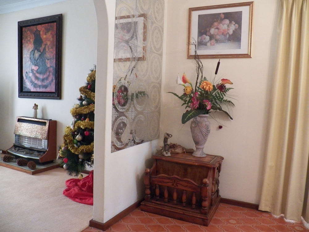 Spanish Room photo 2