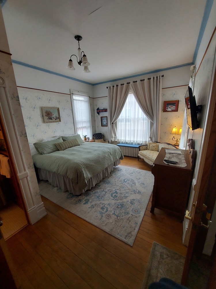 Comfort Room, 1 King Bed, Ground Floor