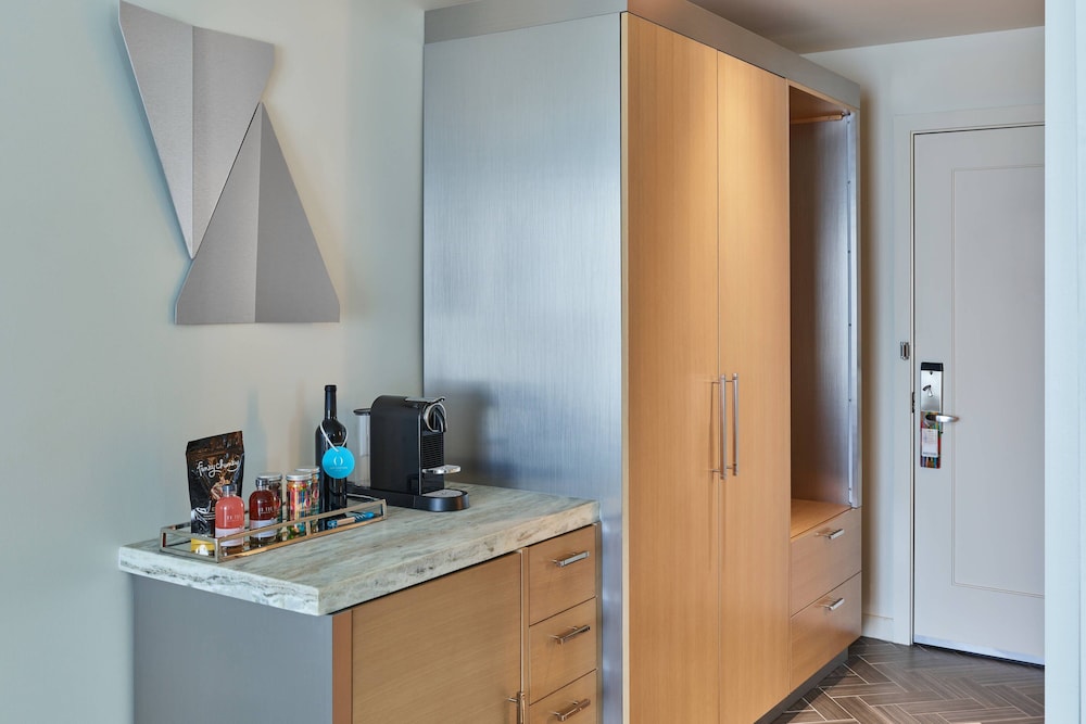 Room, 2 Queen Beds (Mobility Accessible, Roll-in Shower)