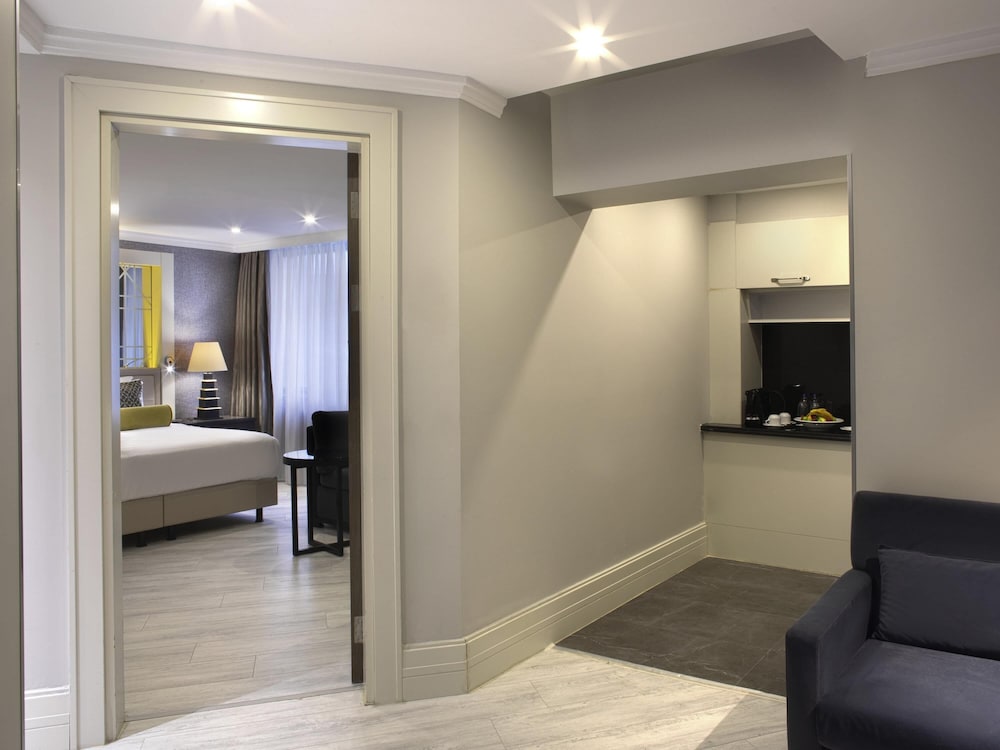 Executive Suite, 1 Double Bed, City View