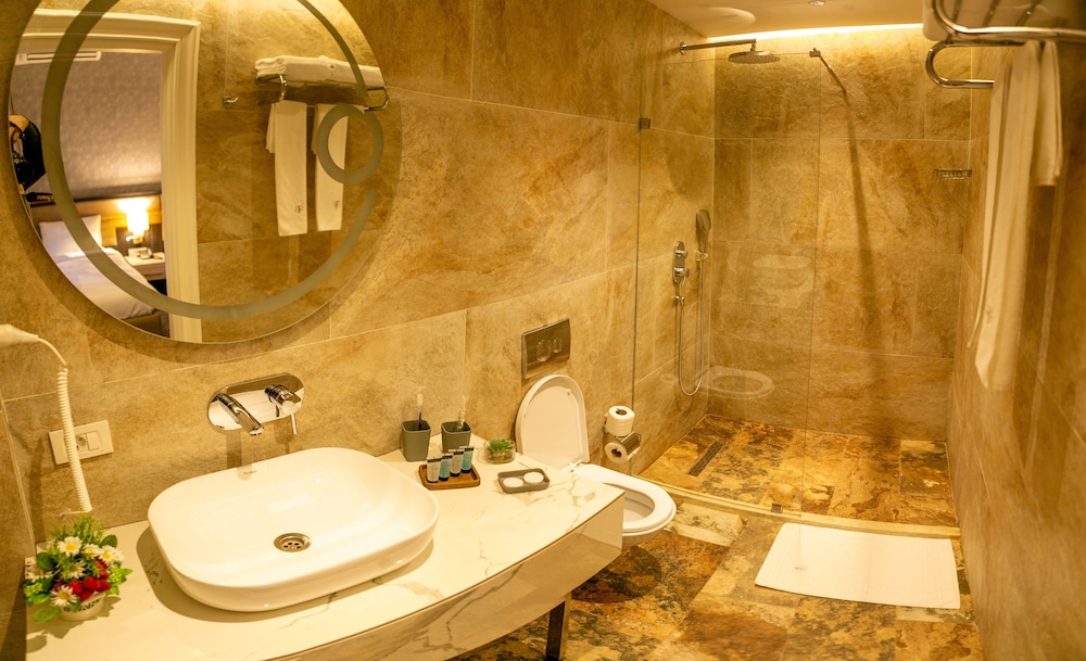 Standard Twin Room - Photo 2