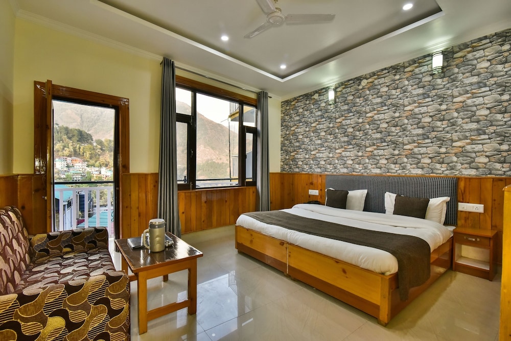 Deluxe Room - Photo 13