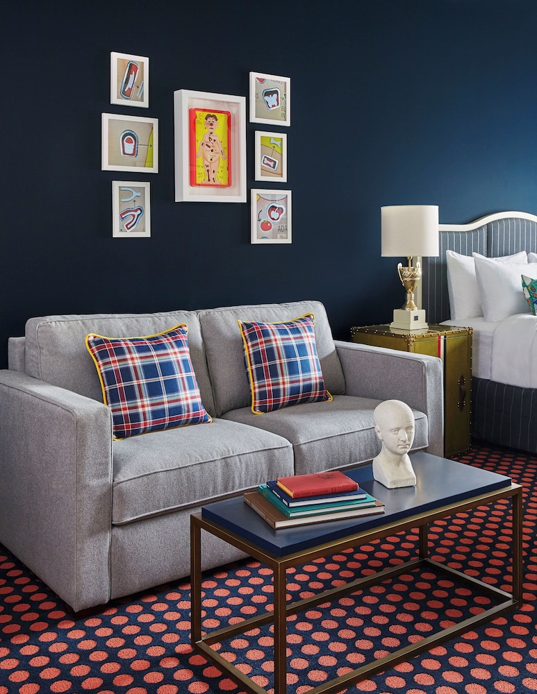 Suite (Doc Knight Jnr Suite) photo 3