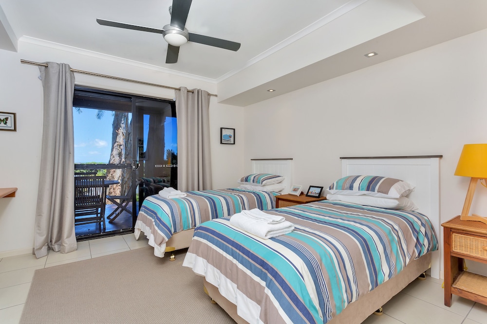 4 Bedroom Beach House photo 3