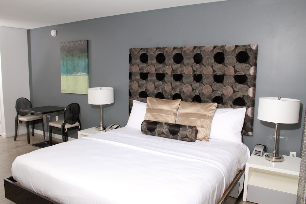 Room, 1 King Bed, Oceanfront photo 2