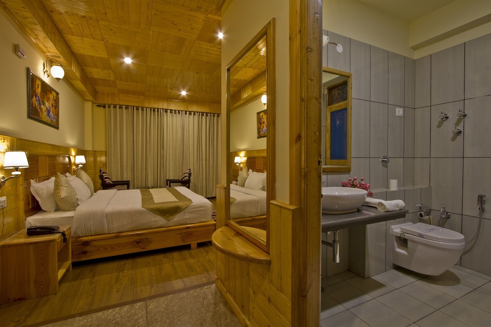 Basic Cottage, 1 King Bed, Garden View