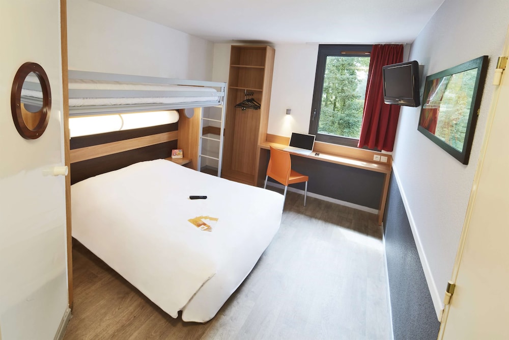 Standard Room, Multiple Beds (1 Double and 1 Single bed) - Photo 3