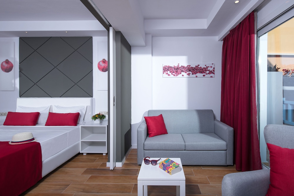 Family Room, 2 Bedrooms (Superior) - Photo 8