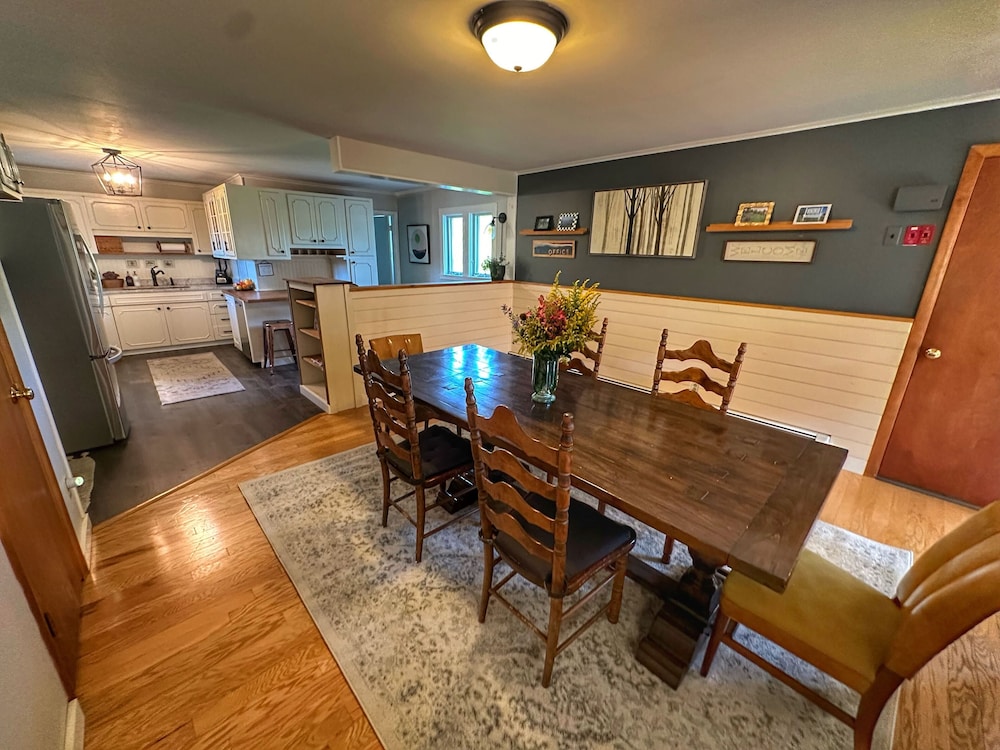Signature Suite, Kitchen, Mountain View photo 3