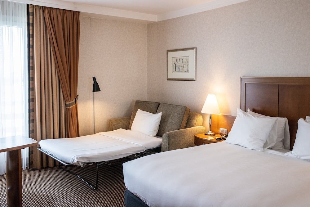 Premium Room, 1 Queen Bed with Sofa bed - Photo 2