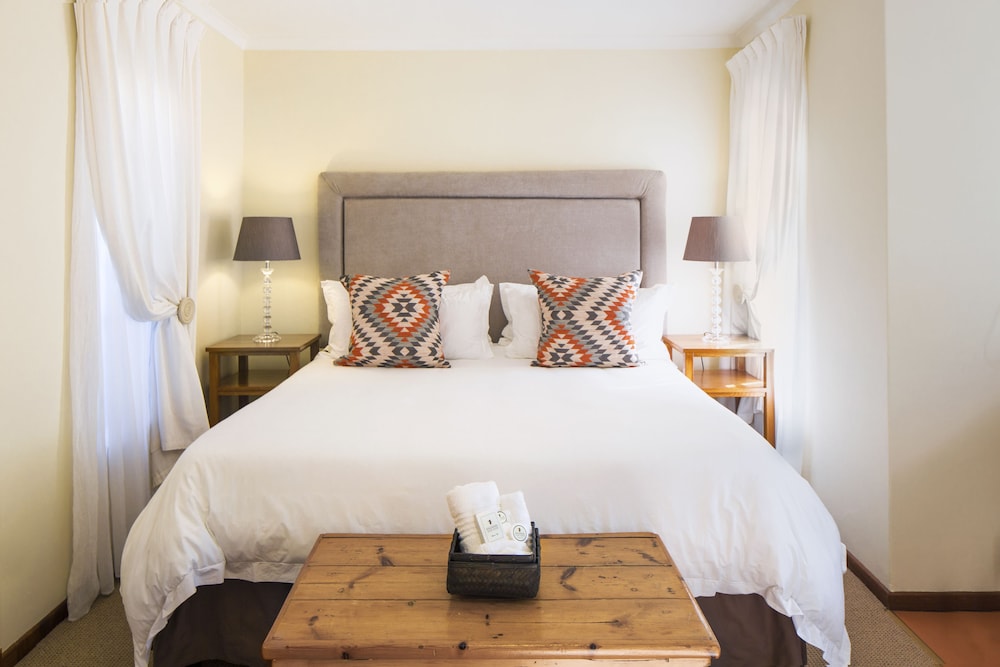 Basic Room, 1 King Bed photo 2