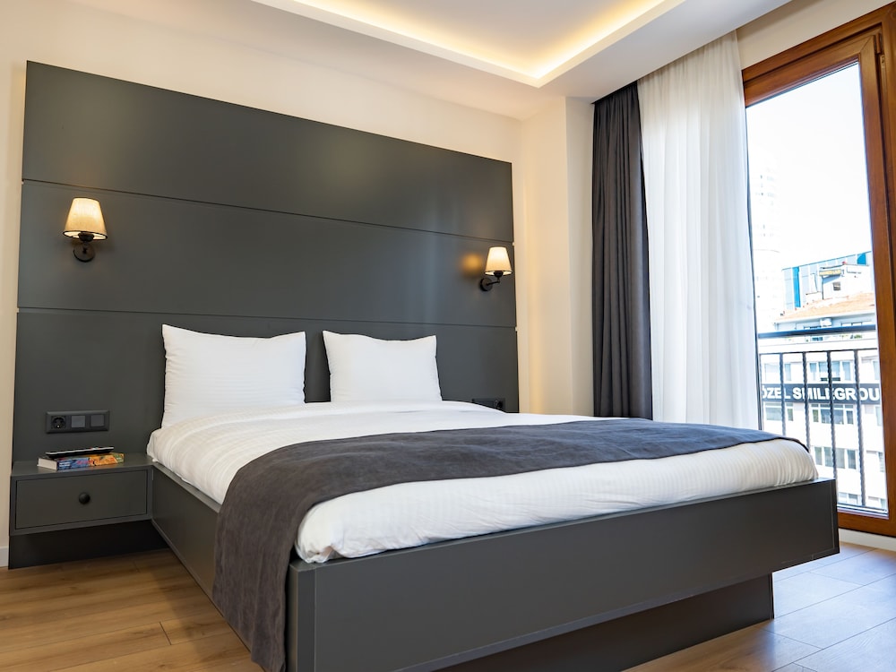 Basic Studio, 1 Double Bed, City View photo 2