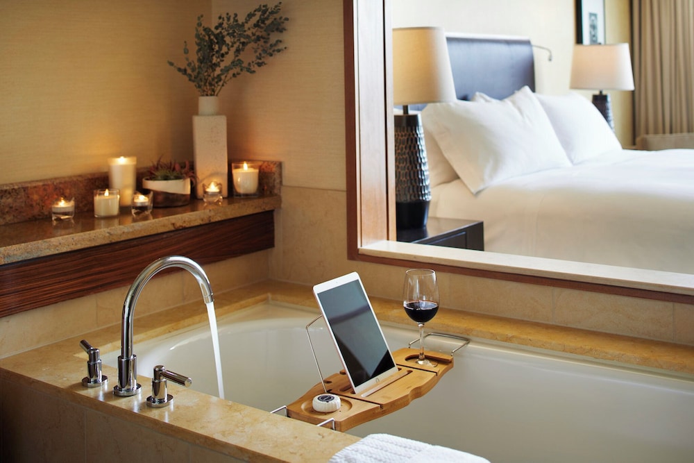 Premium Room, 1 King Bed, City View