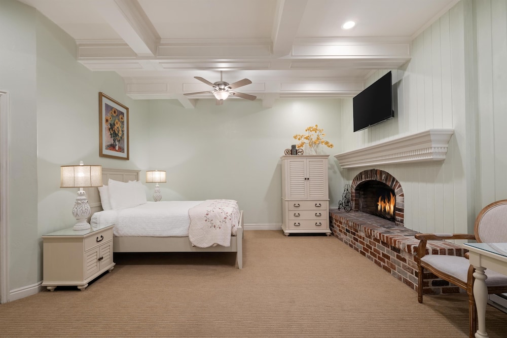 Junior Suite, 1 King Bed, Non Smoking, Jetted Tub photo 2