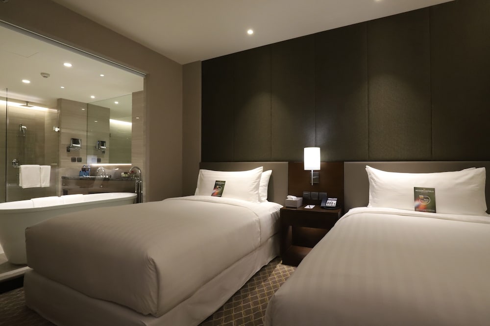 Deluxe Room, 2 Twin Beds, Club Lounge Access photo 3