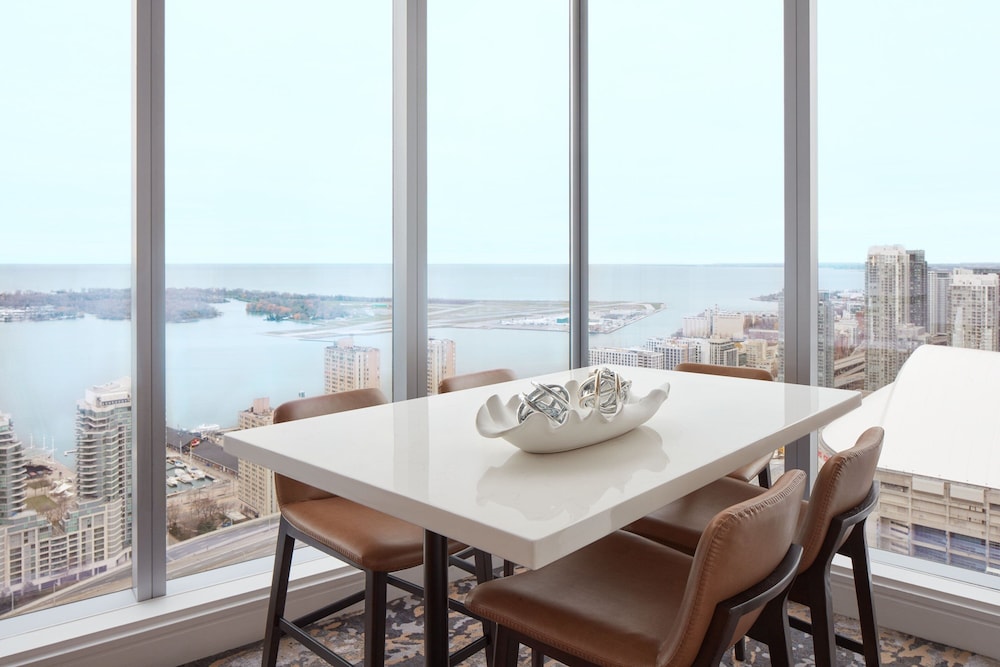 Club Room, 2 Queen Beds, Harbor View thumbnail 6